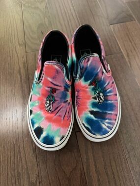 Tie-Dye Slip-On Vans with Floral Skull Embroidery - Pink/Blue/Green